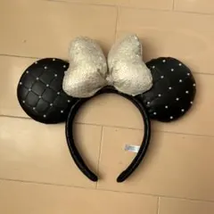 ディズニー　カチューシャ　黒　白　キルティング