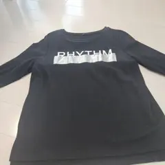 黒の七分袖Tシャツ RHYTHMプリント
