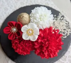 花飾りヘアピンセット（赤・白・金）