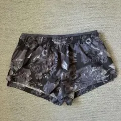 【NIKE DRI-FIT】花柄ショートパンツ