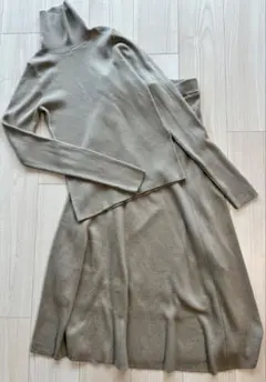 ミラオーウェン　ベージュリブニット スカートセットアップ　M〜L 極美品