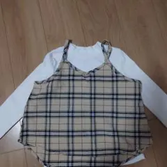 チェック柄キャミソールと長袖カットソー