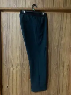 アッシュアールエム　テーパードパンツ　ダークグリーン
