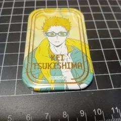 ハイキュー　月島蛍　スクエア缶バッジ　セブンネット　オフショットカラー