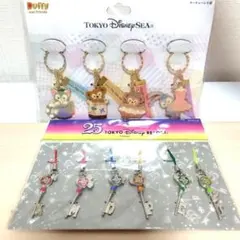 ダッフィーフレンズ キーチェーンー＆ 25周年ミッキーフレンズストラップ