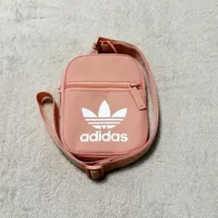 adidas ミニショルダーバッグ ピンク ロゴポーチ 斜めがけ コンパクト