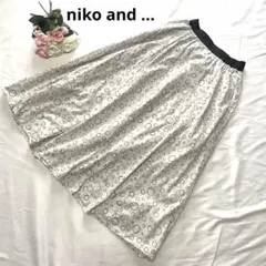 【美品✨】ニコアンド マキシ フレアスカート アソート柄 ドット 淡グレー