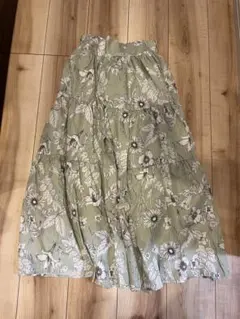 ノスタルジア　花柄スカートのサムネイル