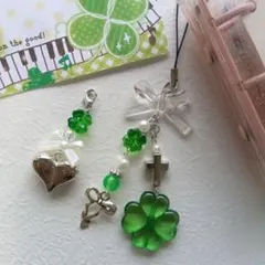 ビーズキーホルダー　目印アクセサリー　クローバー　平成女児　シール帳　緑色①