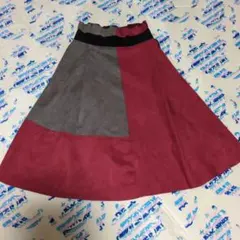 赤とグレーのスエード調フレアスカートM サイズ