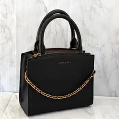 極美品 チャールズ＆キース チェーンリンクトップハンドルバッグ 黒 ハンドバッグ