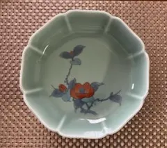 伊万里焼　虎仙窯　青磁 椿文 皿 輪花皿　20センチ