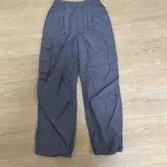 グレー カーゴパンツ 軽量素材 サイドポケット付き