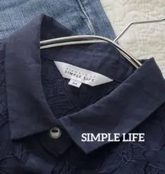 未使用　SIMPLE LIFE コットンリネン　エレガント刺繍入シャツ　ネイビーのサムネイル