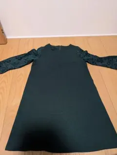 ダークグリーン Aラインワンピース レース袖