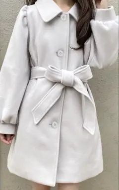 ライトグレー ボタン付きロングコート