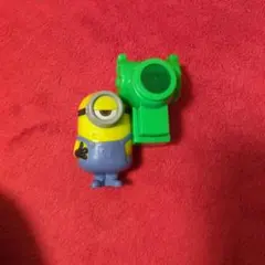 ミニオン フィギュアとカメラ型おもちゃ
