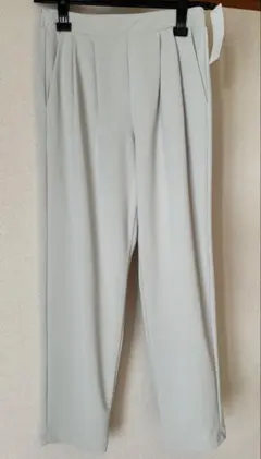 ユニクロ　テーパードパンツ　ライトグレー　サイズS