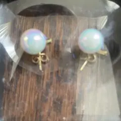 オパール風スタッドピアス