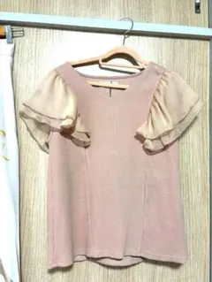新品　Noela フリル袖 トップスのサムネイル