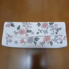 ホワイト花柄刺繍クラッチバッグ
