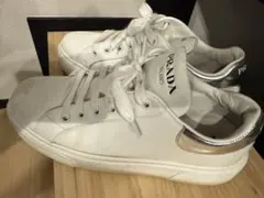 PRADA ホワイトレザー スニーカー
