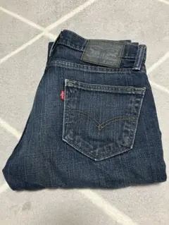 Levi's ダークブルー ストレートデニム