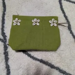 グリーンの花モチーフポーチ