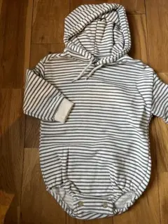 フード付きロンパース