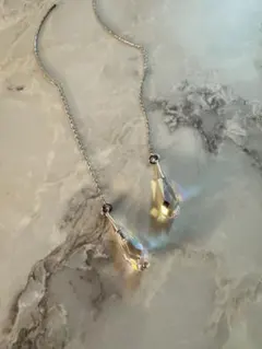 スワロフスキークリスタルドロップ型ロングピアス