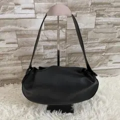 黒いレザー風ハンドバッグ　シンプル