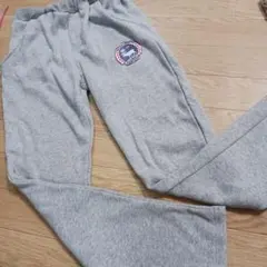 グレー スウェットパンツ ロゴ付き