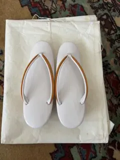 【期間限定出品】ホワイト草履 装飾付き