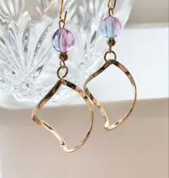 ハンドメイド ピアス 流線型 フープ