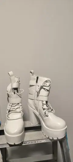 ホワイト 編み上げ 厚底ブーツ