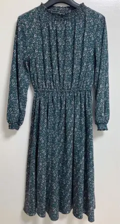 ハニーズ ハイネック花柄ワンピース グリーン Mサイズ