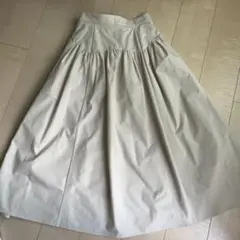 新品、未使用　グローブ　オフホワイトフレアロングスカートMサイズ