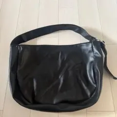 ブラックショルダーバッグ