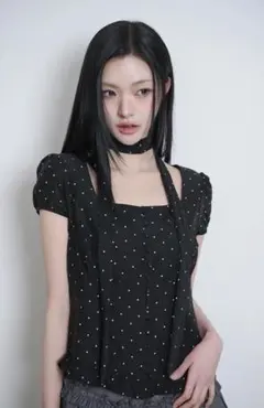 ILLIGO ロジレーススクエアネックTシャツ チャコール - メルカリ