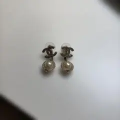 CHANEL パール付きロゴピアス