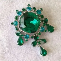 刻印あり エメラルドグリーン　アンティーク調 ブローチ