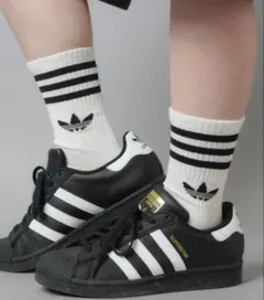 【新品】adidas 22cm-24cm1足組スリーストライプスクルーソックスのサムネイル