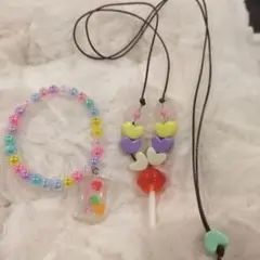カラフルビーズとスイーツモチーフのアクセサリーセット