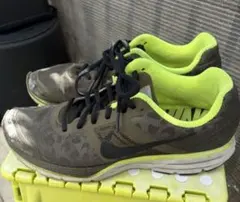 ■NIKE ナイキ レオパード 蛍光色 カーキ色 ランニングシューズ■