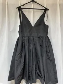 COS ブラック キャミワンピース 32