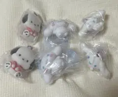 サンリオ　ガチャガチャ　カラビナ　ふわふわフロッキー　シナモロール　ポチャッコ