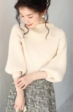袖ポワンとオフネックのきれいめリブニットトップス　美品です！