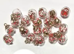 りんごのビーズ入り　ガラスドームチャーム