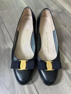 Salvatore Ferragamo ヴァラ パンプス 7C 24〜24.5のサムネイル