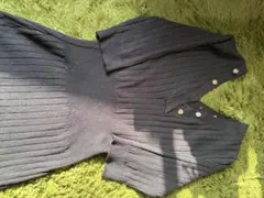 黒いリブ編みニットワンピース 七分袖